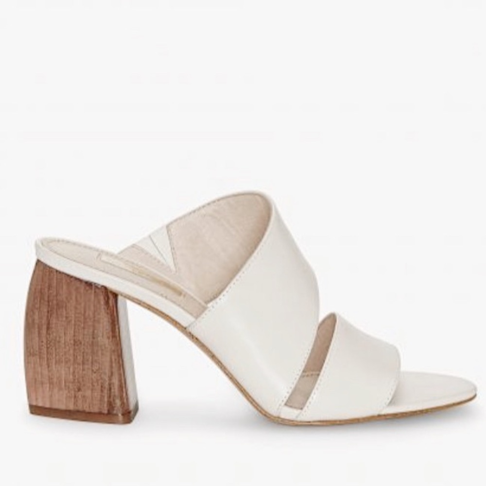 Size 8.5 Louise et Cie White Kapa Sandal